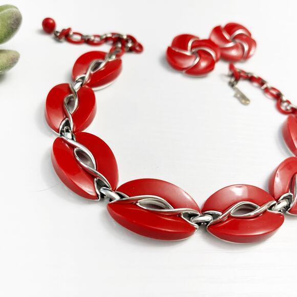 Lisner Vintage Red Thermoset Necklace and Clip Earring Set - Picture 3 of 8